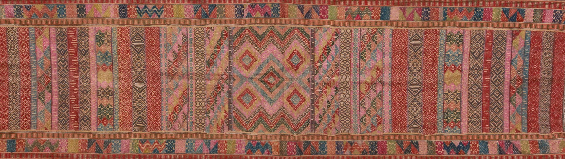 Day 2 . 100 Years of Collecting Textiles by Lilo Markrich and Heinz E. Kiewe | No Reserve  by Nazmiyal Auction