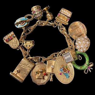 All I Want for XMAS:Vintage Fashion & Jewelry	 by Rivich Auction