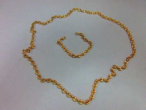 An 18ct gold necklace and bracelet suite, the fancy link chains with Continental assay marks, bracel