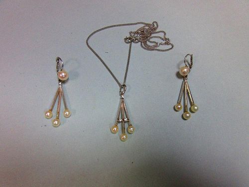 An Italian 18ct white gold and pearl earring and necklace suite, the earrings with hook and snap fit
