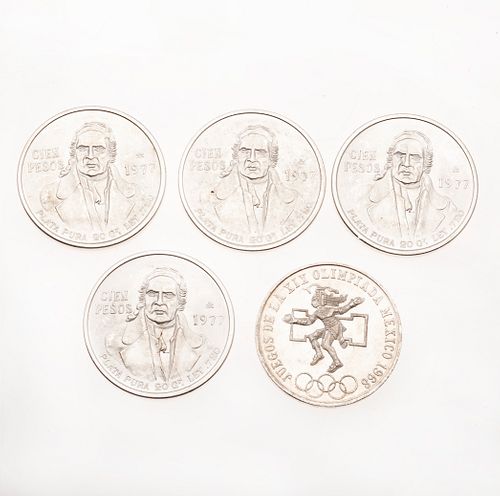 Cuatro monedas Morelos de 100 pesos plata ley .720 y 1 de la Olimpiada México 1968 de plata ley .720. Peso: 133.5 g.