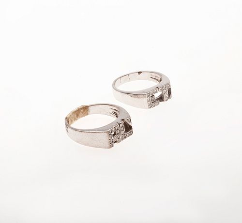Dos anillos con diamantes en oro blanco de 14k. 33 diamantes corte 8 x 8. Talla: 7 y 8. Peso: 13 g.