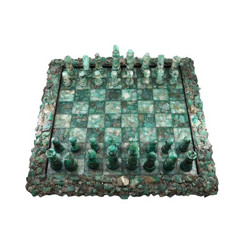 Impressive Emerald Chess Set