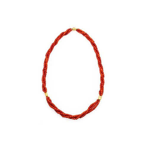 Italian necklace in 18k gold with three strands of red coral