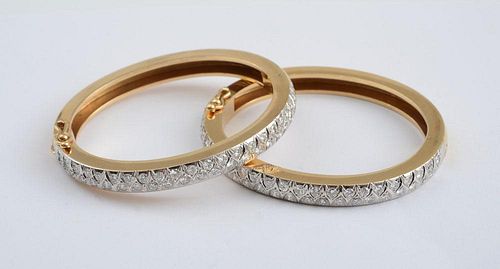 PAIR OF 18K YELLOW AND WHITE GOLD BANGLES