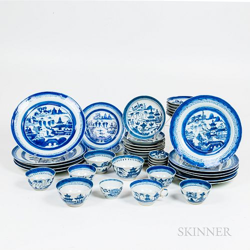 Group of Chinese Export Porcelain Items