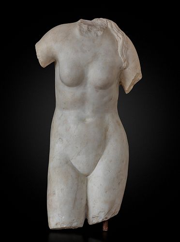 Torso of Venus pudica. Roman Empire, 2nd century A.D. Marble. Revolving marble pedestal. Measures: 76 x 40 x 30 cm (sculpture); 10 x 40 x 40 x 40 c