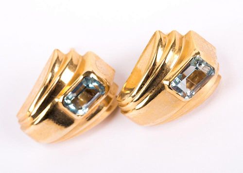 A Pair of Aquamarine Ear Studs in 14K Gold