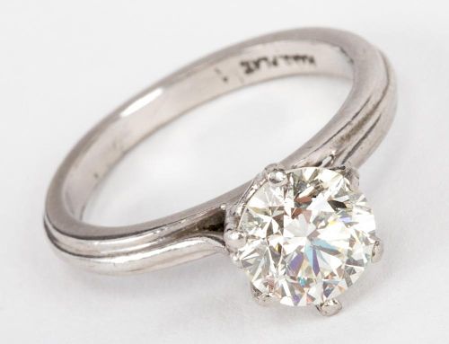 A Lady's Round Diamond Ring