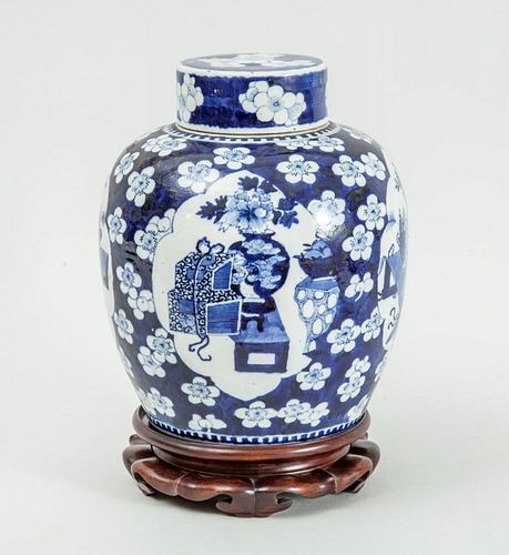 CHINESE BLUE AND WHITE PORCELAIN LARGE GINGER JAR
