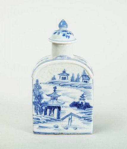 CHINESE BLUE AND WHITE PORCELAIN TEA CADDY AND ASSOCIATED COVER
