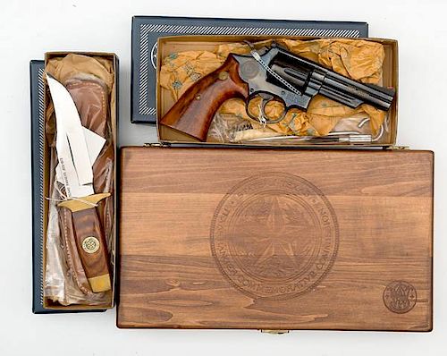 **Smith & Wesson Model 19 Texas Rangers 1823-1973 
