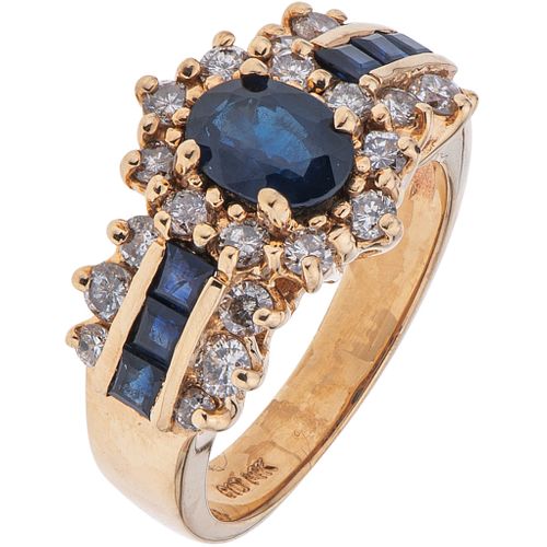 RING WITH SAPPHIRES AND DIAMONDS IN 14K YELLOW GOLD Oval and square cut sapphires ~1.05 ct, Brilliant cut diamonds ~0.58 ct | ANILLO CON ZAFIROS Y DIA