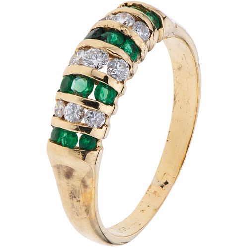 RING WITH EMERALDS AND DIAMONDS IN 18K YELLOW GOLD Round cut emeralds ~0.20 ctm Brilliant cut diamonds ~0.16 ct | ANILLO CON ESMERALDAS Y DIAMANTES EN