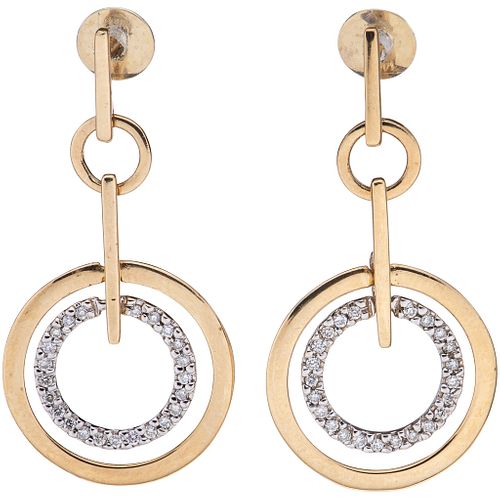 PAIR OF EARRINGS WITH DIAMONDS IN WHITE AND YELLOW 14K GOLD Brilliant cut diamonds ~0.20 ct. Weight: 4.7 g | PAR DE ARETES CON DIAMANTES EN ORO AMARIL