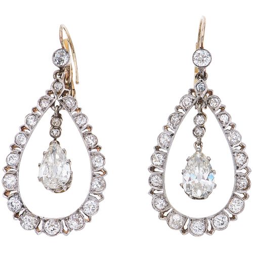 PAIR OF EARRINGS WITH DIAMONDS IN 10K YELLOW GOLD AND PALLADIUM SILVER 2 Pear cut diamonds ~1.60 ct Clarity: I2-I3 Color: M-N | PAR DE ARETES CON DIAM