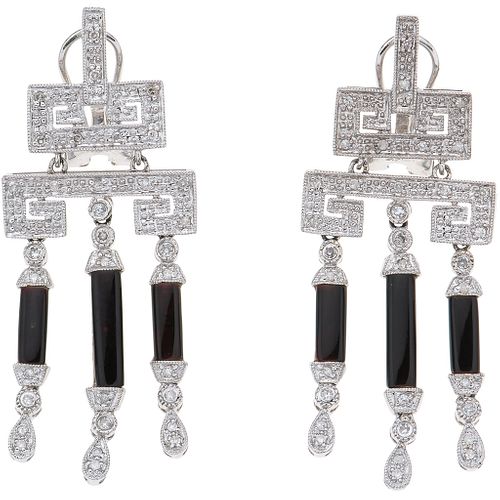 PAIR OF EARRINGS WITH ONYX AND DIAMONDS IN 14K WHITE GOLD Onyx applications, 8x8 cut diamonds ~0.34 ct. Weight: 9.1 g | PAR DE ARETES CON ÓNIX Y DIAMA