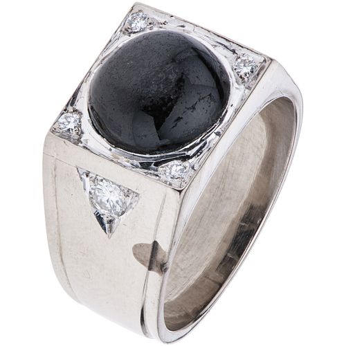 RING WITH ONYX AND DIAMONDS IN PALLADIUM SILVER 1 Cabochon cut onyx, Brilliant cut diamonds ~0.22 ct. Size: 7 ¾ | ANILLO CON ÓNIX Y DIAMANTES EN PLATA