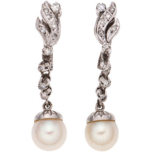 PEAR OF EARRINGS WITH CULTURED PEARLS AND DIAMONDS IN PALLADIUM SILVER White pearls, 8x8 cut diamonds ~0.12 ct. Weight: 4.7 g | PAR DE ARETES CON PERL