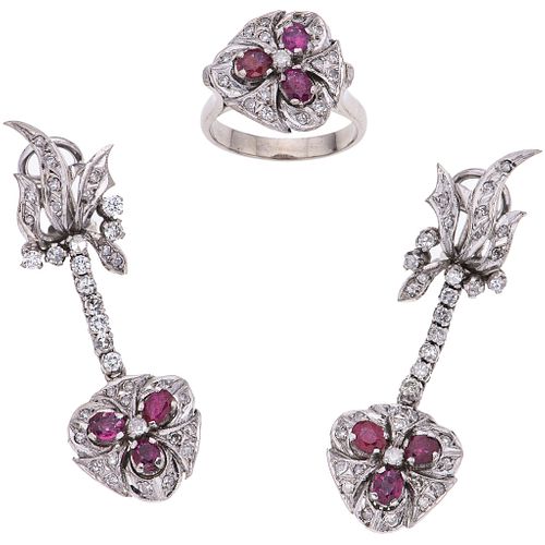 SET OF RING AND PAIR OF EARRINGS WITH RUBIES AND DIAMONDS IN PALLADIUM SILVER Oval cut rubies ~1.40 ct, 8x8 cut diamonds ~1.70 ct | JUEGO DE ANILLO Y 