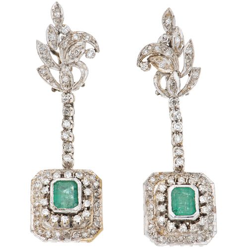PAIR OF EARRINGS WITH EMERALDS AND DIAMONDS IN PALLADIUM SILVER 2 Rectangular cut emeralds ~1.0 ct, 8x8 cut diamonds ~1.10 ct | PAR DE ARETES CON ESME