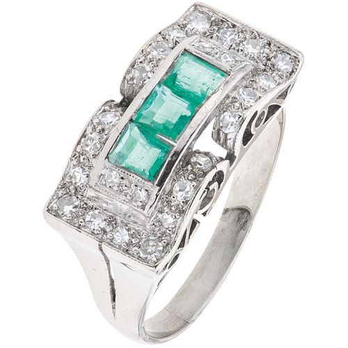 RING WITH EMERALDS AND DIAMONDS IN 12K WHITE GOLD Rectangular cut emeralds ~0.60 ct, 8x8 cut diamonds ~0.40 ct | ANILLO CON ESMERALDAS Y DIAMANTES EN 