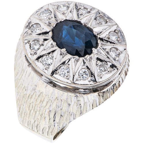 RING WITH SAPPHIRE AND DIAMONDS IN 10K WHITE GOLD Oval cut sapphire ~0.75 ct, Brilliant cut daimonds ~0.24 ct. Size: 7 ½ | ANILLO CON ZAFIRO Y DIAMANT