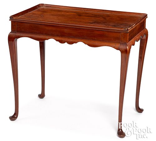 Massachusetts Queen Anne mahogany tea table