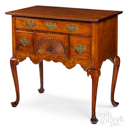 New England Queen Anne maple dressing table