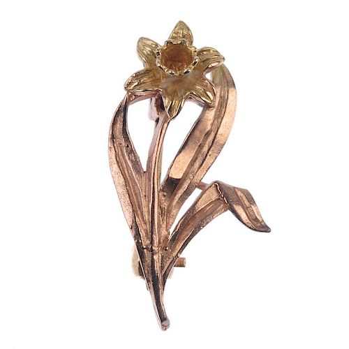 CYMRU GOLD - a 9ct gold daffodil brooch. Of bi-colour design, the daffodil with three leaves. Welsh