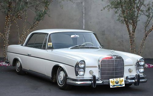 Mercedes-Benz 300SE Sunroof Coupe