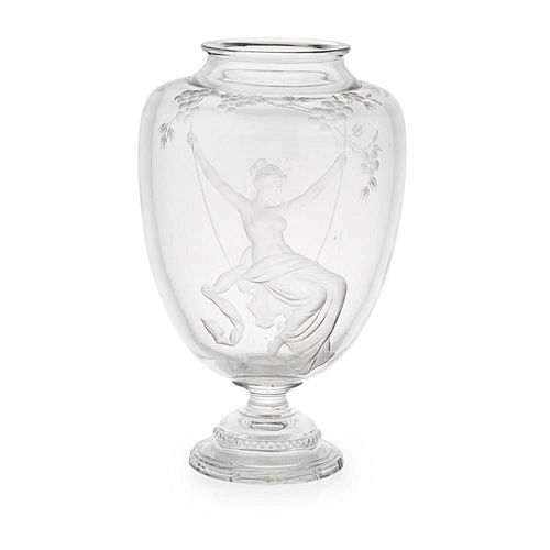 A LATE 19TH CENTURY BACCARAT INTAGLIO ENGRAVED GLASS