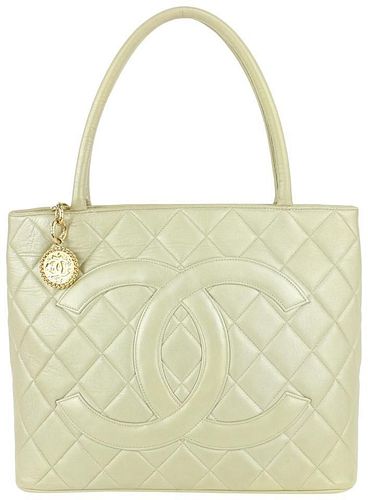 Chanel Iridescent Pearl Quilted Lambskin Medallion Zip