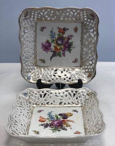 Name: Pair of porcelain flower dishes Size: 20 x 21 cm