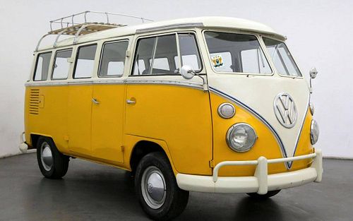 Volkswagen 15-Window Deluxe Microbus