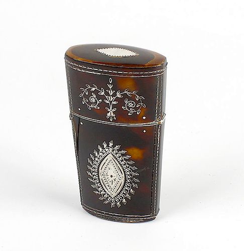 An early 19th century inlaid tortoiseshell etui, decorated with foliate motifs to the body and hinge