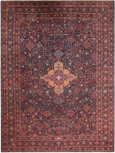 LARGE ANTIQUE PERSIAN SENNEH RUG. 17 ft 8 in x 13 ft (5.38 m x 3.96 m)