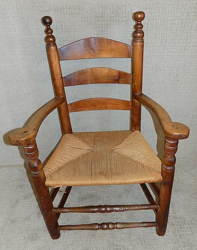 ANTIQUE COUNTRY CHAIR