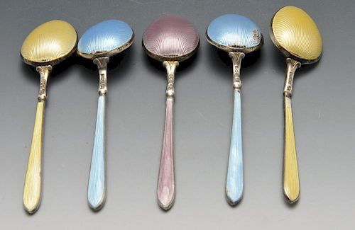 An Edwardian set of six silver coffee spoons in Albany pattern with shell bowls, hallmarked William