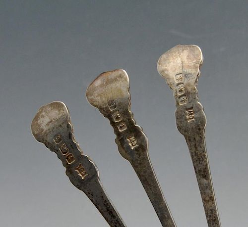 A set of six George V silver teaspoons having scrolling terminals leading to the plain stems, hallma