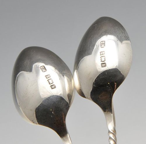 A cased set of six Edwardian silver teaspoons and sugar tongs, the spoons having mask and foliate te