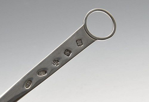 A modern silver paper knife of plain tapering form, hallmarked Mappin & Webb Ltd., Edinburgh 2000, l