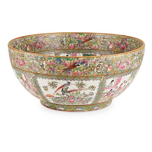 LARGE CHINESE FAMILLE ROSE PORCELAIN PUNCH BOWL