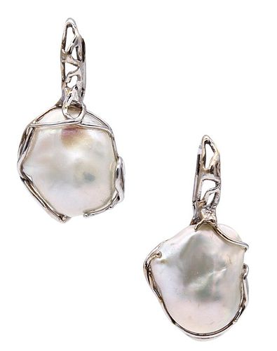 Drop Dangle Earrings in 18k gold with white pearls