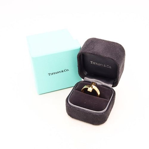 Tiffany & Co. Large T1 Ring in Solid 18 kt gold with box