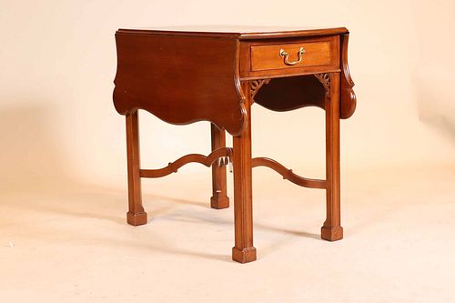 Chippendale Walnut One-Drawer Pembroke Table