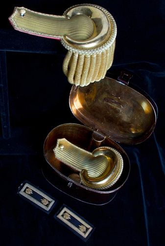 PAIR GOLD EPAULETTES & CASE, AMERICA, 1860-1880