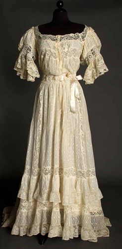 IVORY LAWN & LACE TEAGOWN, c. 1905