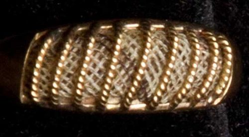 GOLD & HAIR MOURNING RING, EARLY 19TH C
