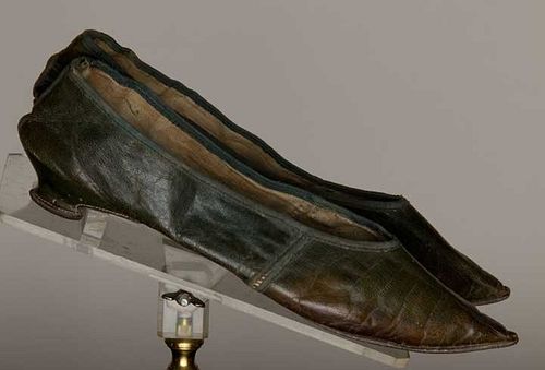 PAIR LADY'S LEATHER SHOES, c. 1790